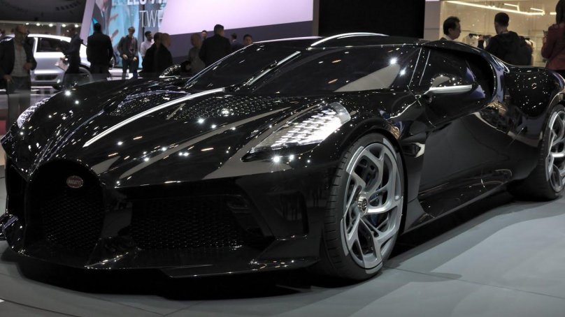 Бугатти черный автомобиль