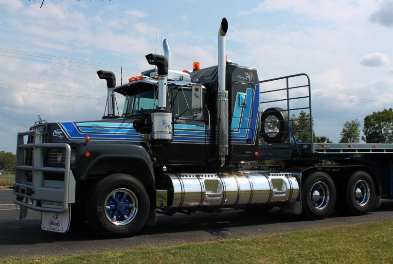 Mack тягач 9500