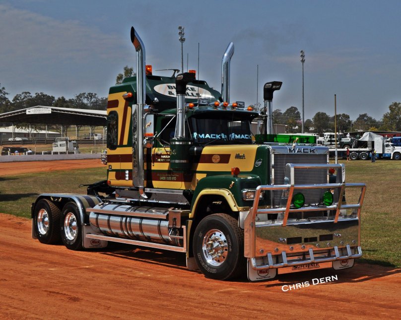 Грузовики Mack Superliner
