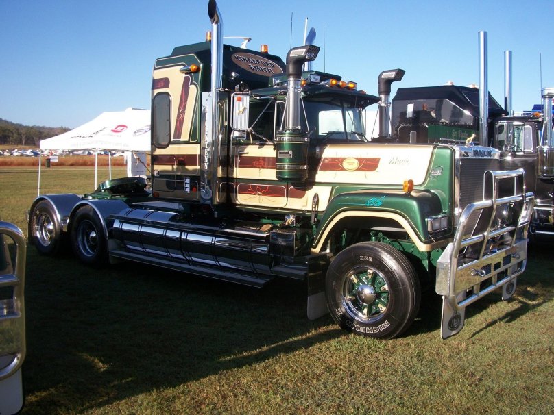 Mack r700