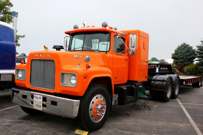 Mack r600