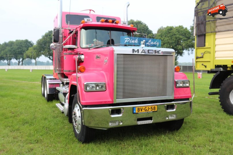 Mack RW Superliner