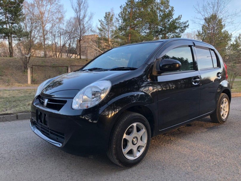 Тойота Пассо 2010 черный