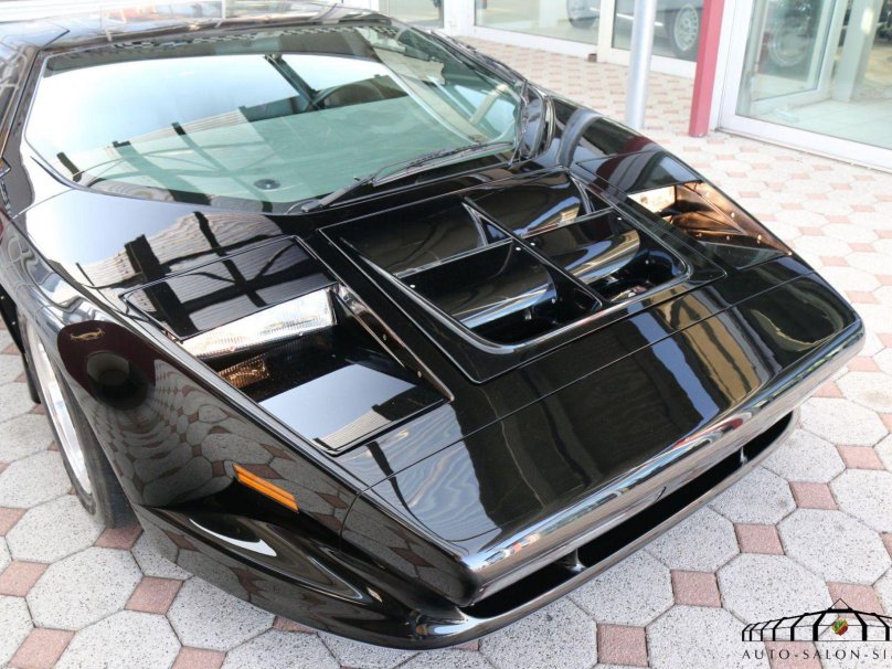 Автомобиль vector w8