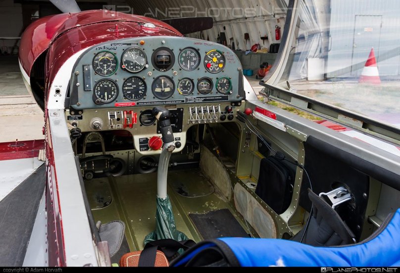 Zlin 42 кабина