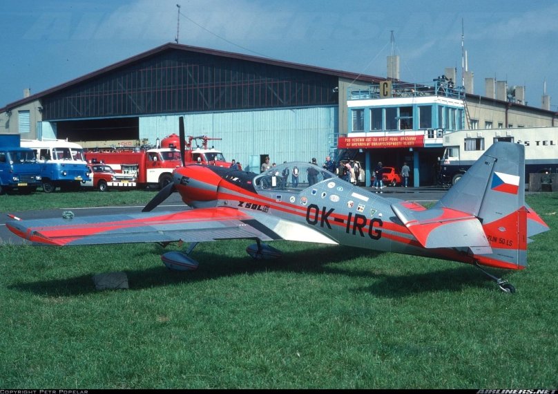 Самолет Zlin 42