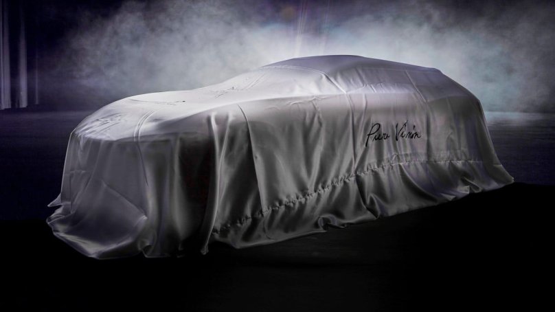 Mazda SUV под покрывалом