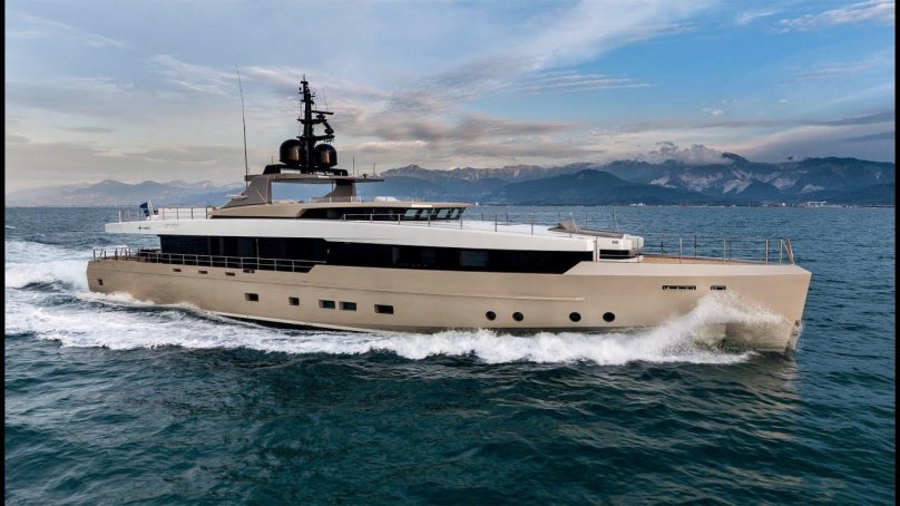 Моторная яхта