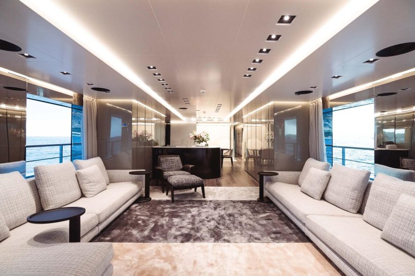 Яхта Admiral x Force 145