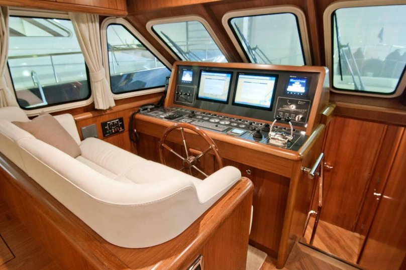 Яхта траулер Континенталь