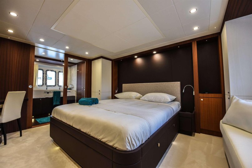 Сенсорные экраны-навигаторы в отелях van der Valk