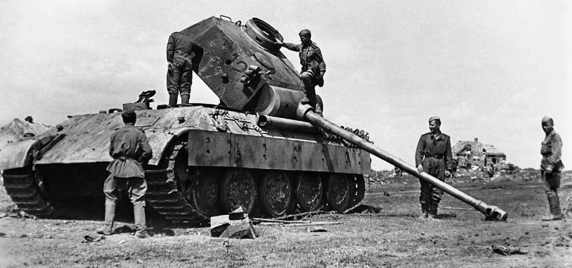 Подбитый танк пантера на Курской дуге