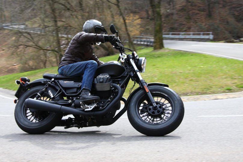 Moto Guzzi v9 Bobber