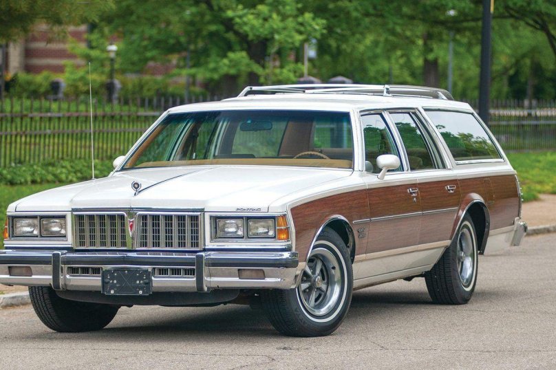 Стэйшн Вэгон внутри