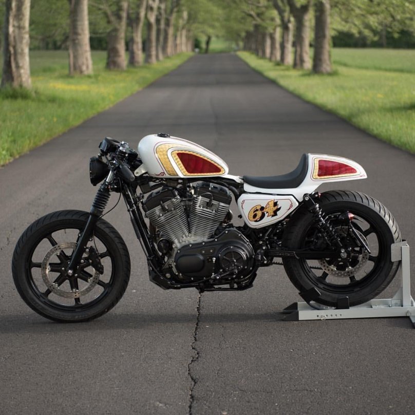 Харлей спортстер 883 Cafe Racer