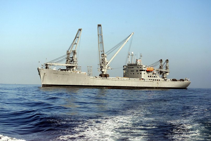 Корабль с краном