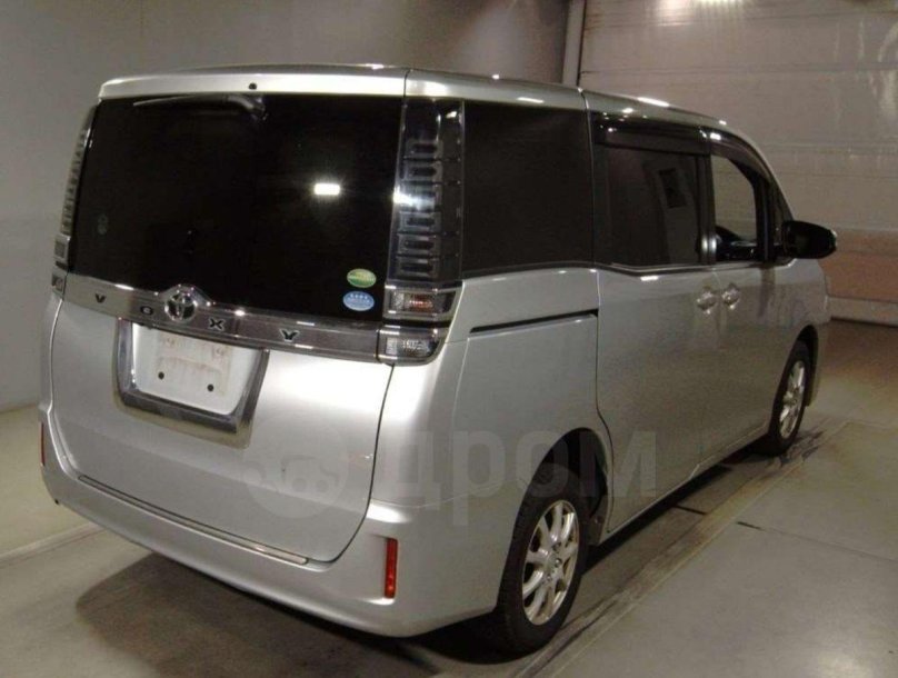 Тойота Ноах гибрид