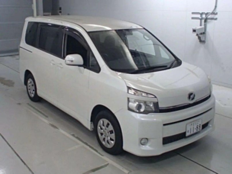 Тойота Вокси 2013