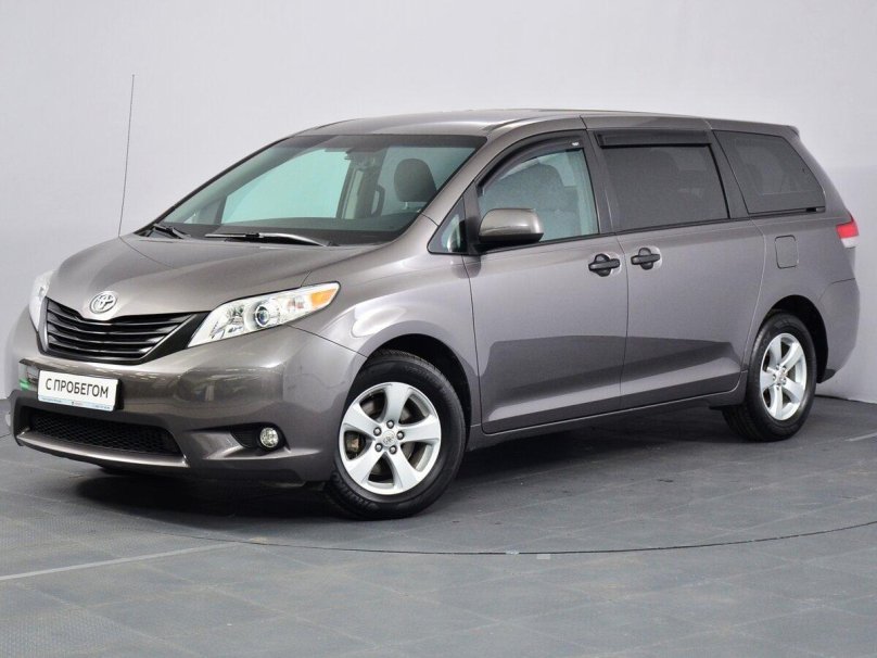 Toyota минивэн Sienna
