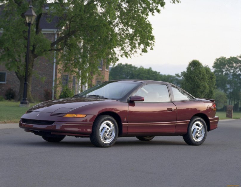 Автомобиль Saturn SC 1990
