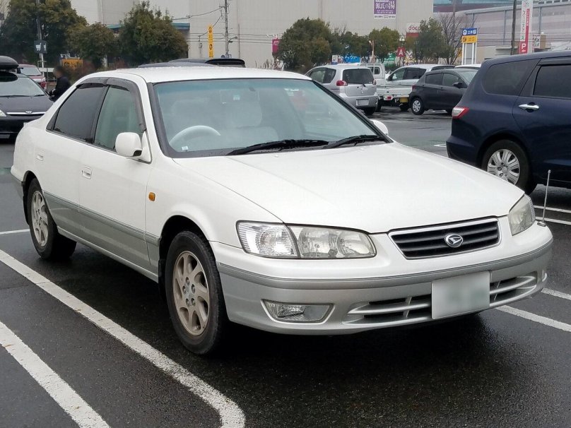 Daihatsu Altis 2000