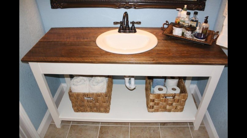 Ванна с деревянной столешницей