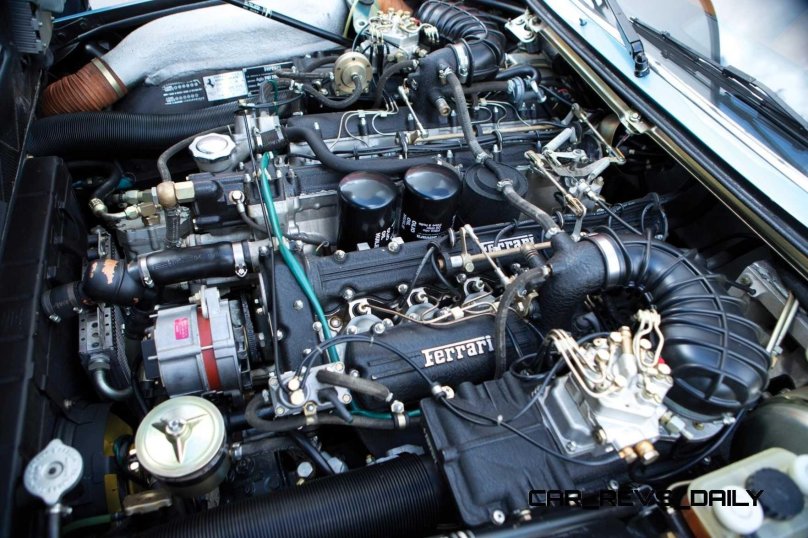 Феррари моторный отсек