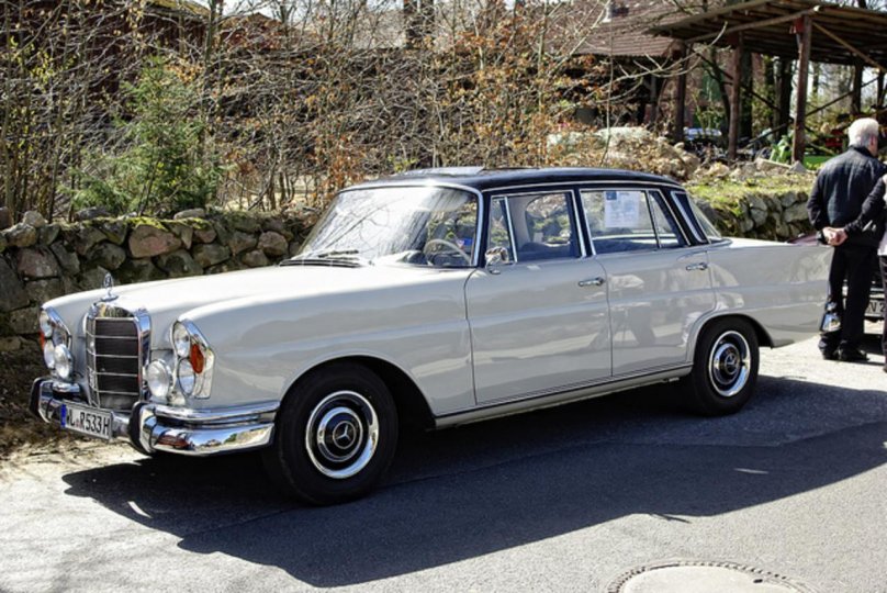 Мерседес 111