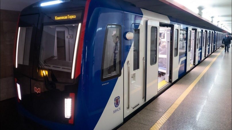 Поезд метро Штадлер