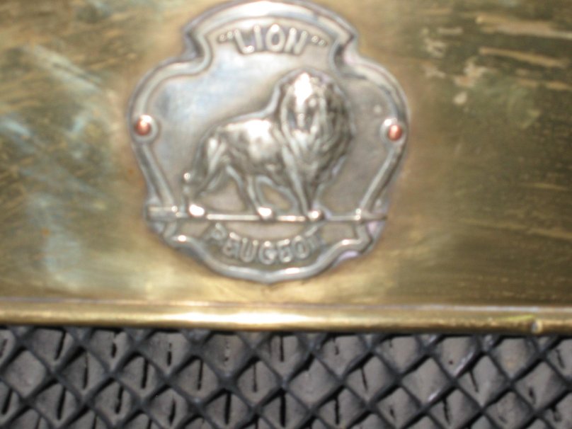 Дев на стреле Пежо пуговица