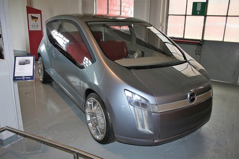 Опель Бертоне