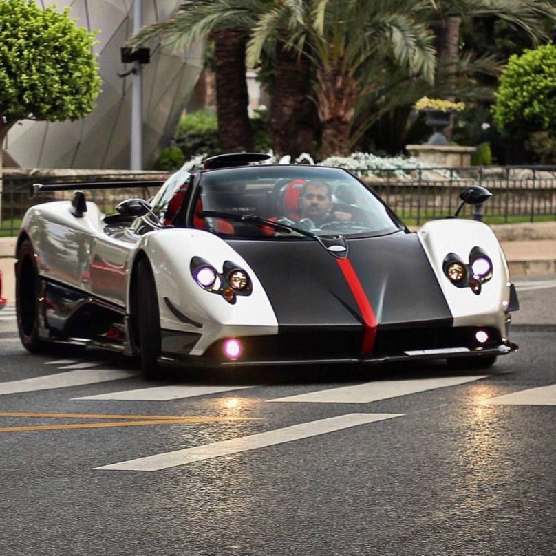 Pagani Zonda Red