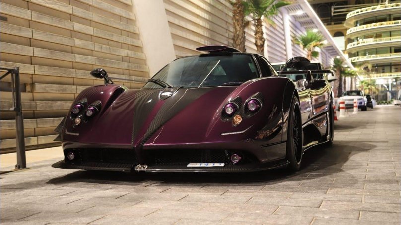 Lewis Hamilton Pagani Zonda