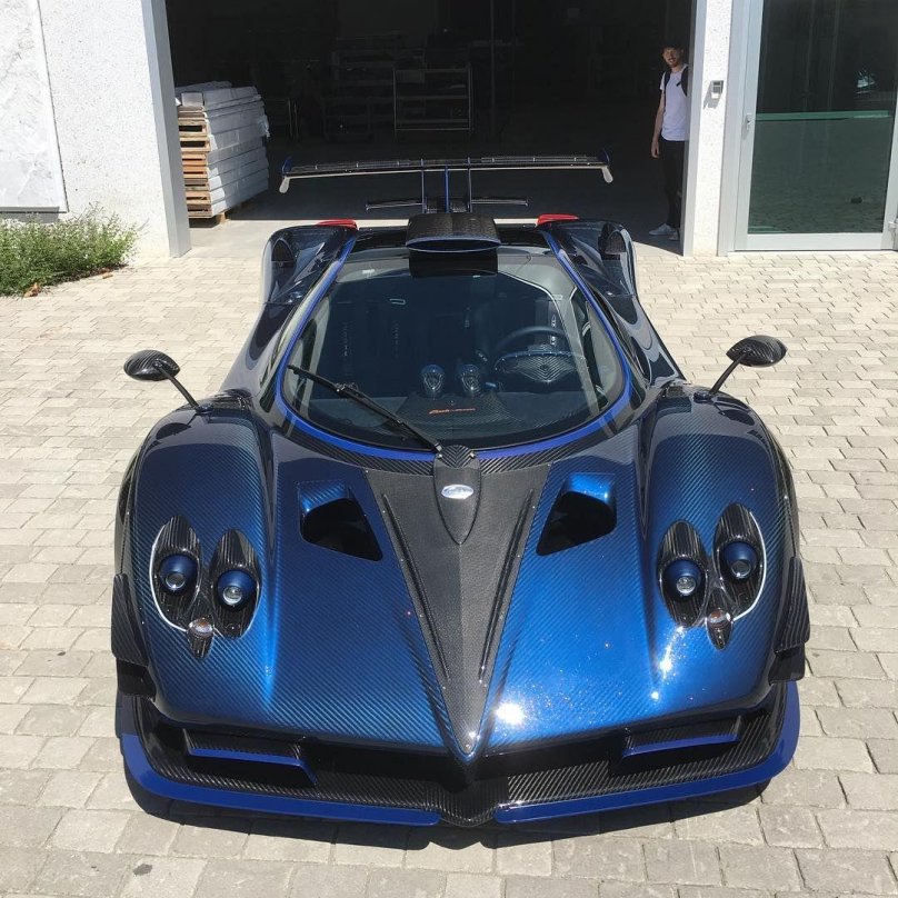 Спорткар Pagani Zonda