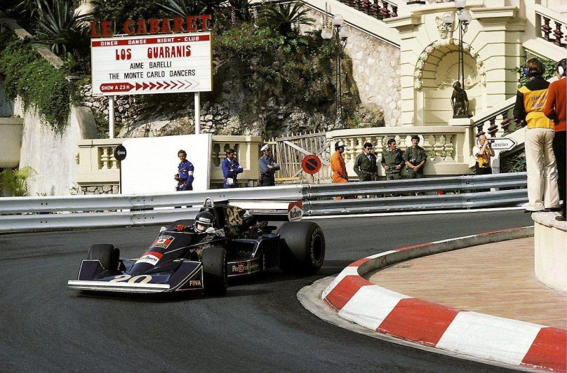 Жаки Икс гонщик