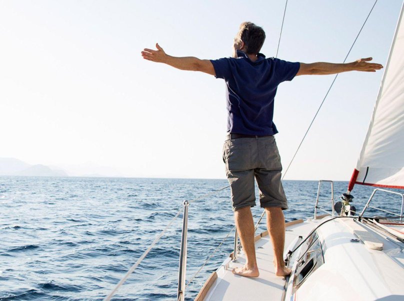 Мужчина на яхте