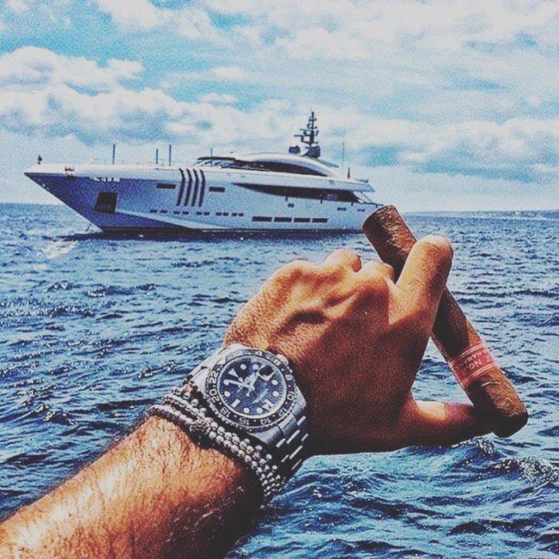 Атрибуты богатой жизни