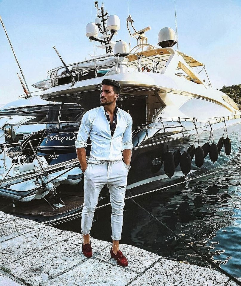 Мужчина на яхте