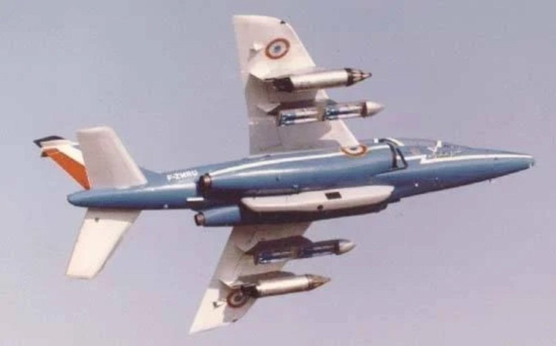 Альфа Джет самолет