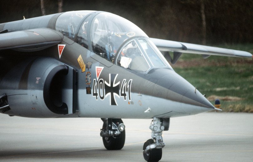 Самолёт УТС Alpha Jet