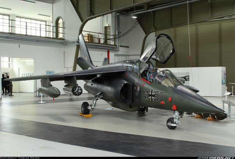 Альфа Джет самолет