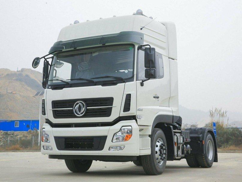 Тягач Донг Фенг 4х2 седельный