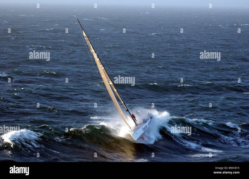 Яхта в шторм