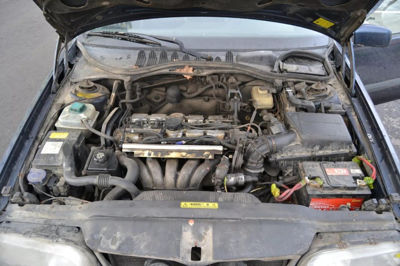 Моторный отсек Вольво 850