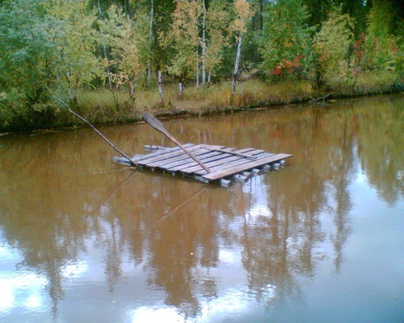 Плот из бревен