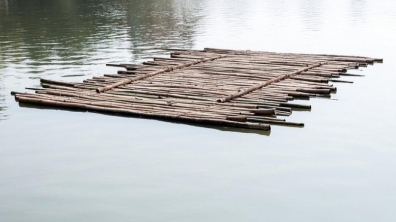 Плот из дерева