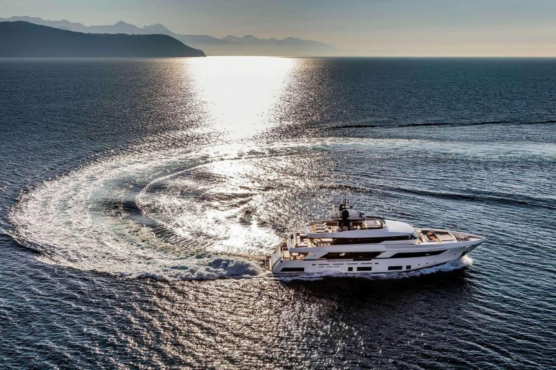 Яхта Navetta 37