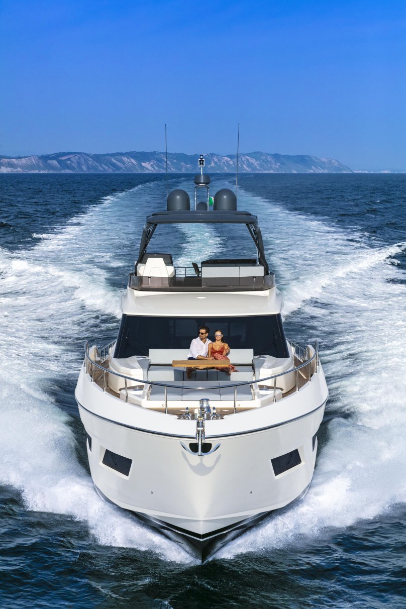 Моторная яхта Ferretti 780