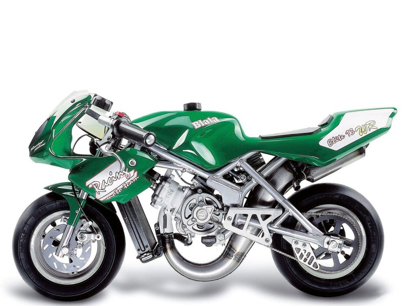 Мотоцикл зеленого цвета