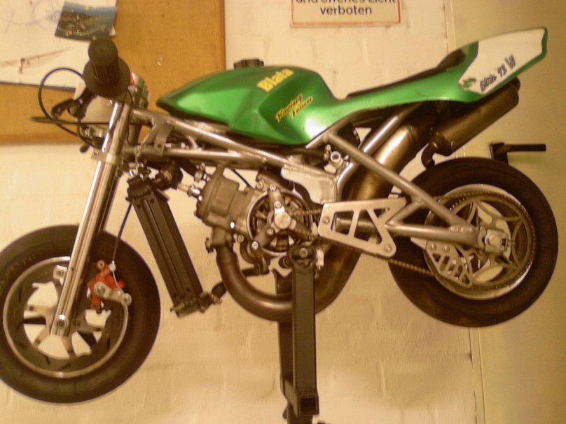 Мотоцикл с w8